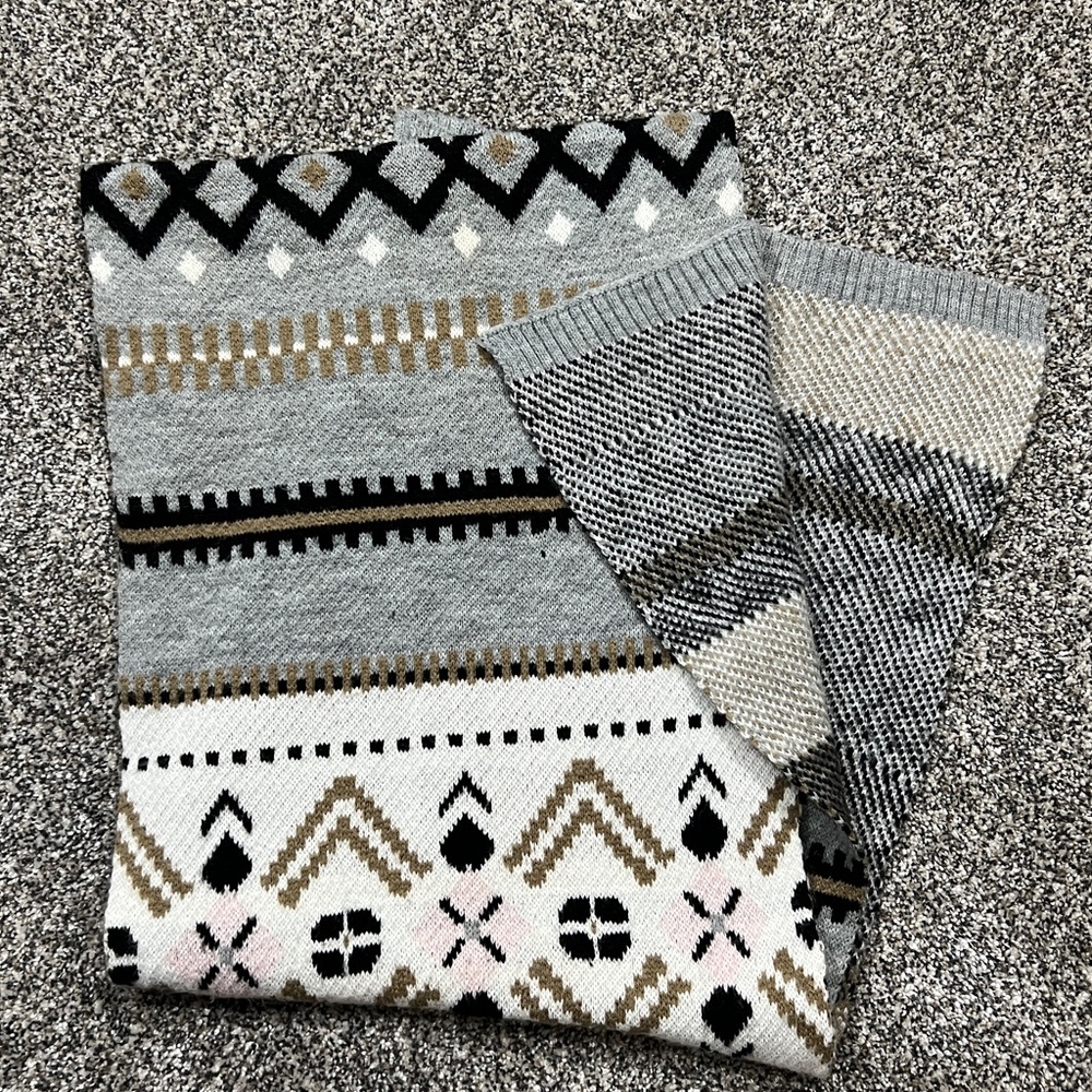 Warm Tribal Print Fashion Scarf - Picture 2 of 4